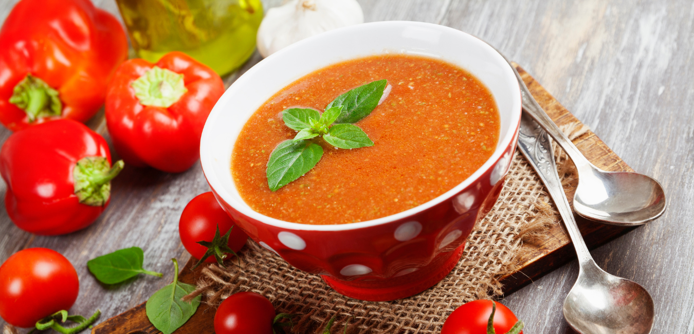 Lee más sobre el artículo RECETA DE GAZPACHO ANDALUZ. UNA SOPA FRÍA SENCILLA, SABROSA Y SALUDABLE